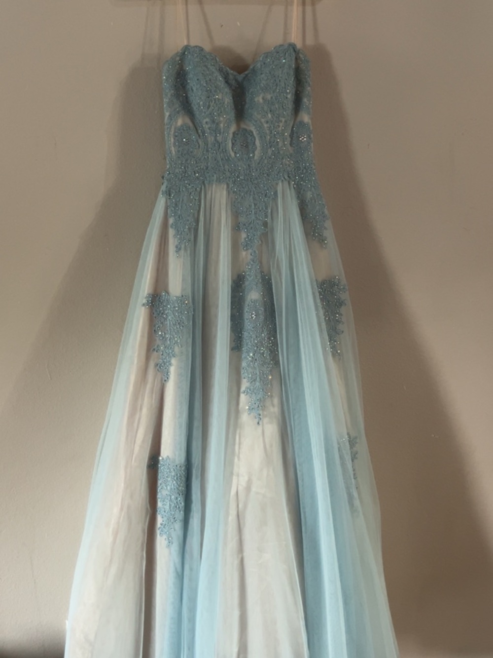 Elegant Light Blue Strapless Beaded Appliqué Prom Dress